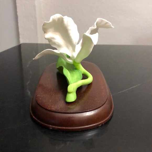 Bisque porcelain flower - Picture 4 of 7